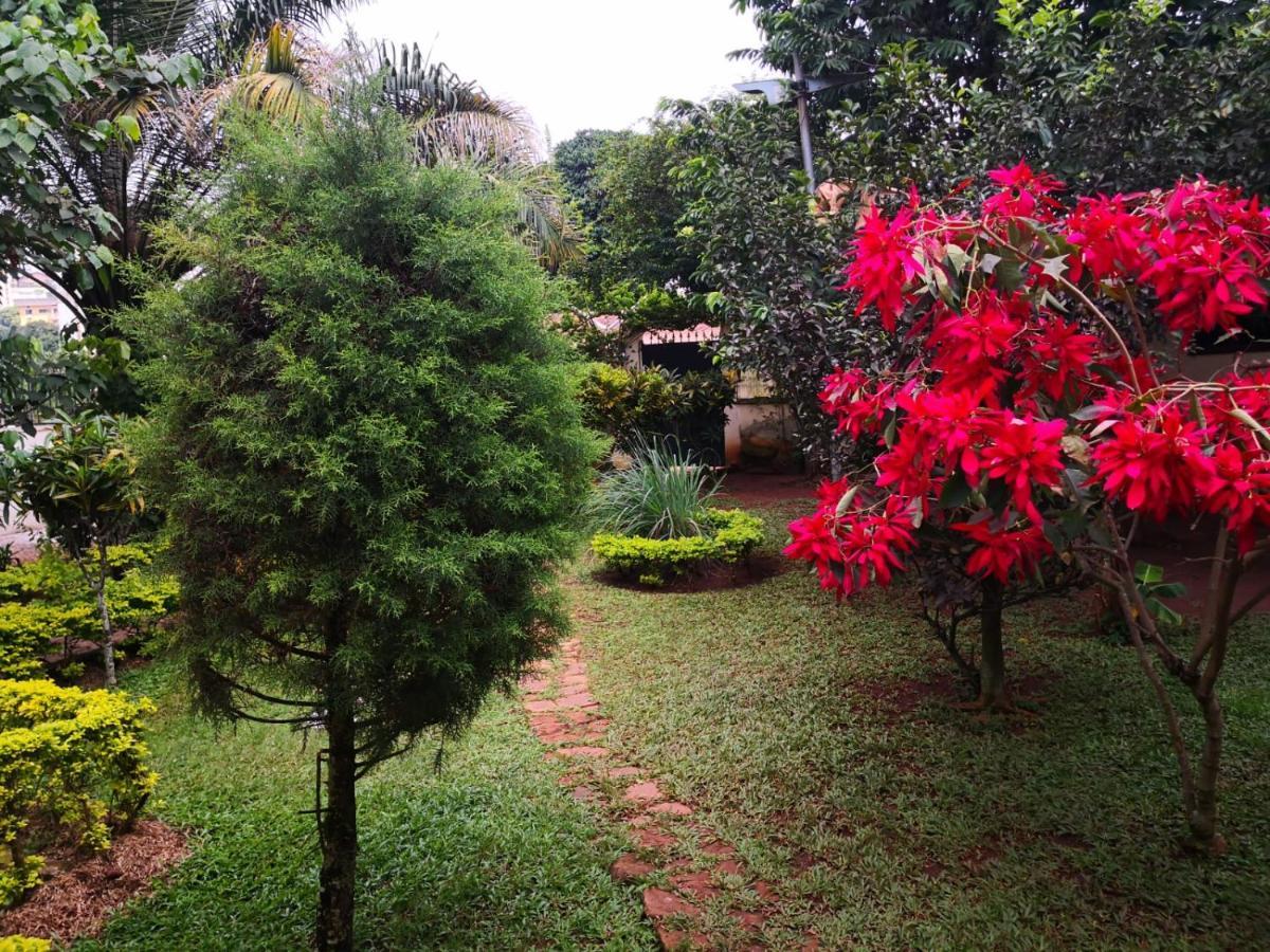 Tout Confort Avec Jardin Entree Bastos Яунде Экстерьер фото