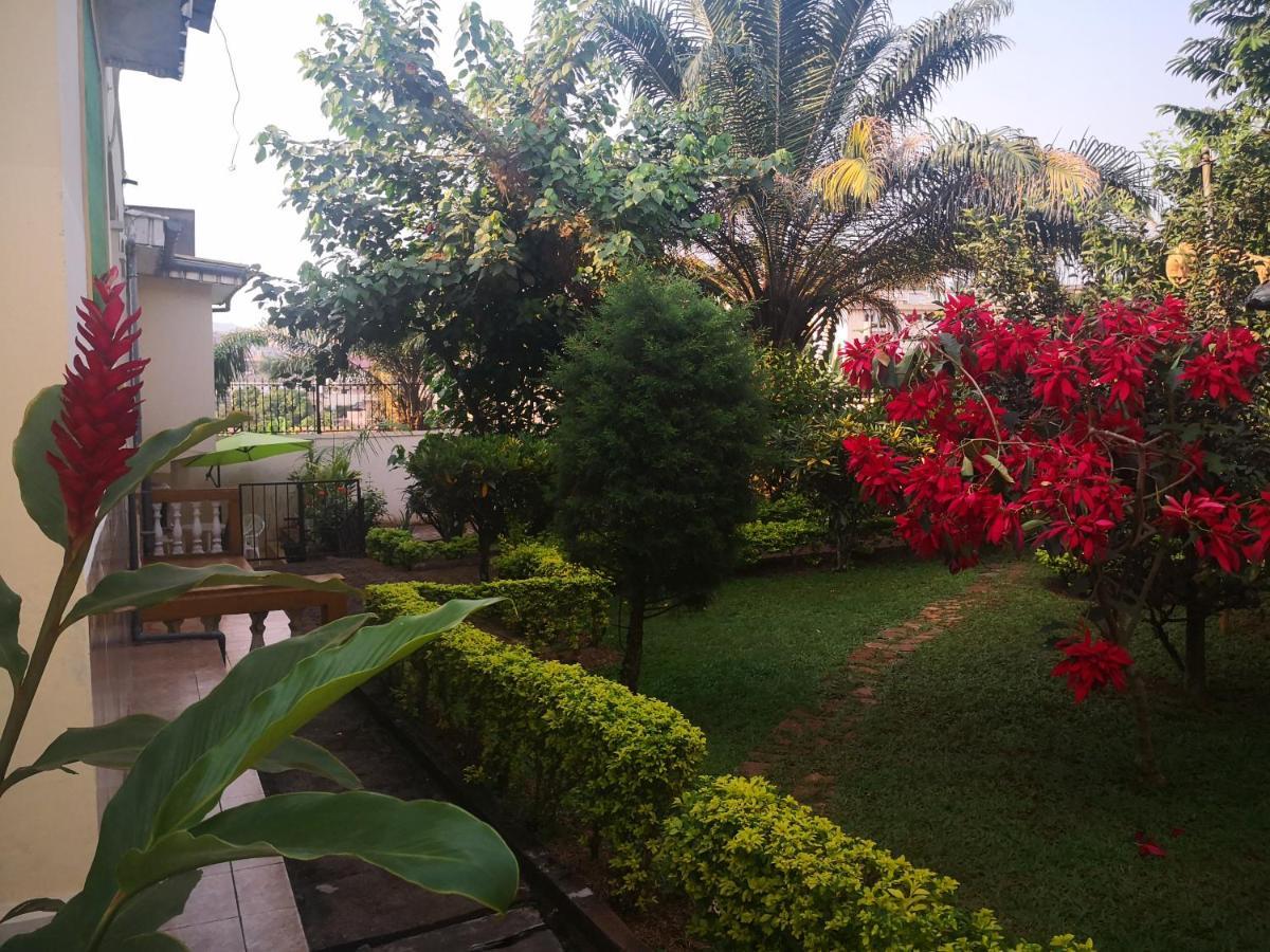 Tout Confort Avec Jardin Entree Bastos Яунде Экстерьер фото