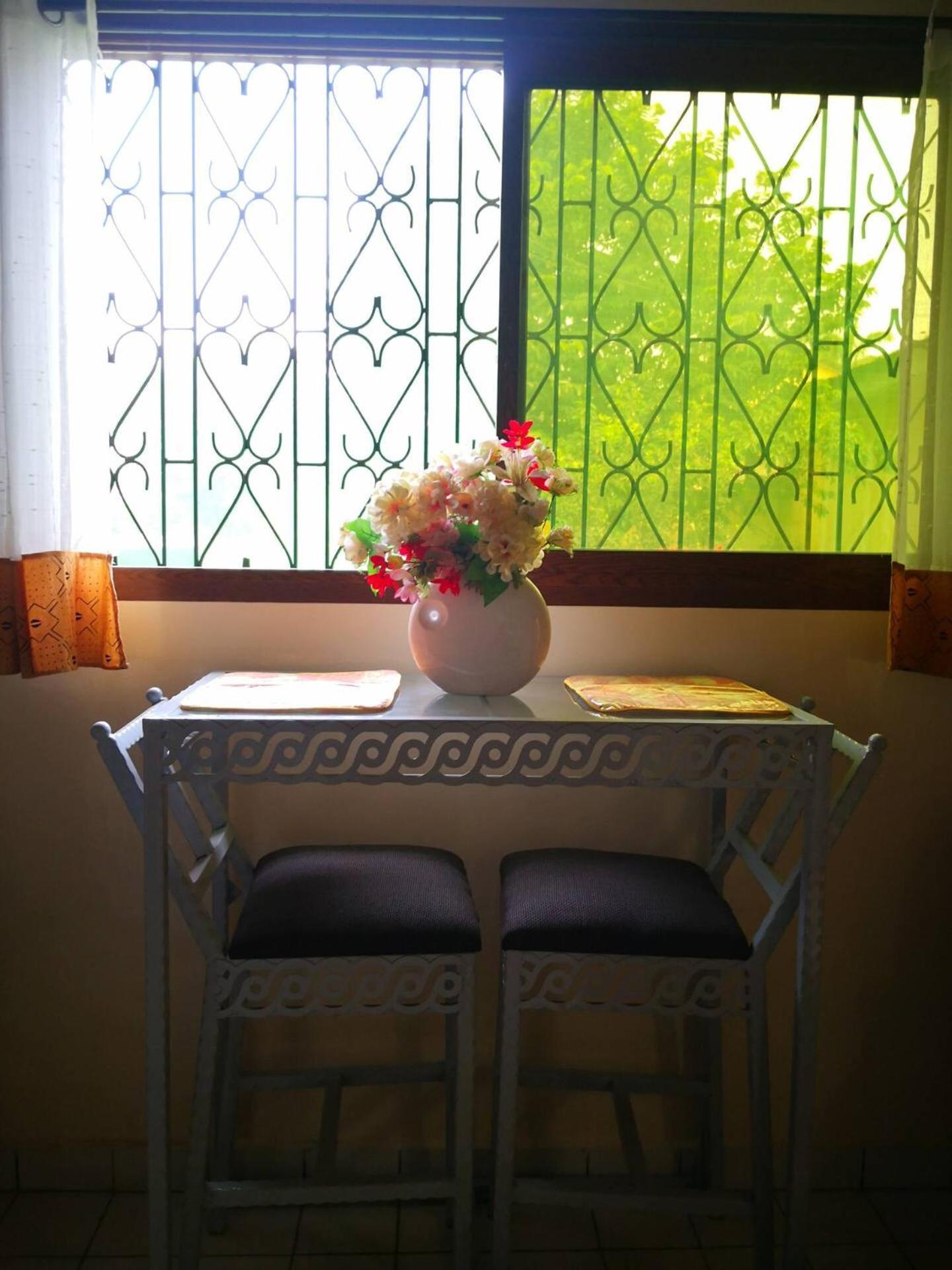 Tout Confort Avec Jardin Entree Bastos Яунде Экстерьер фото